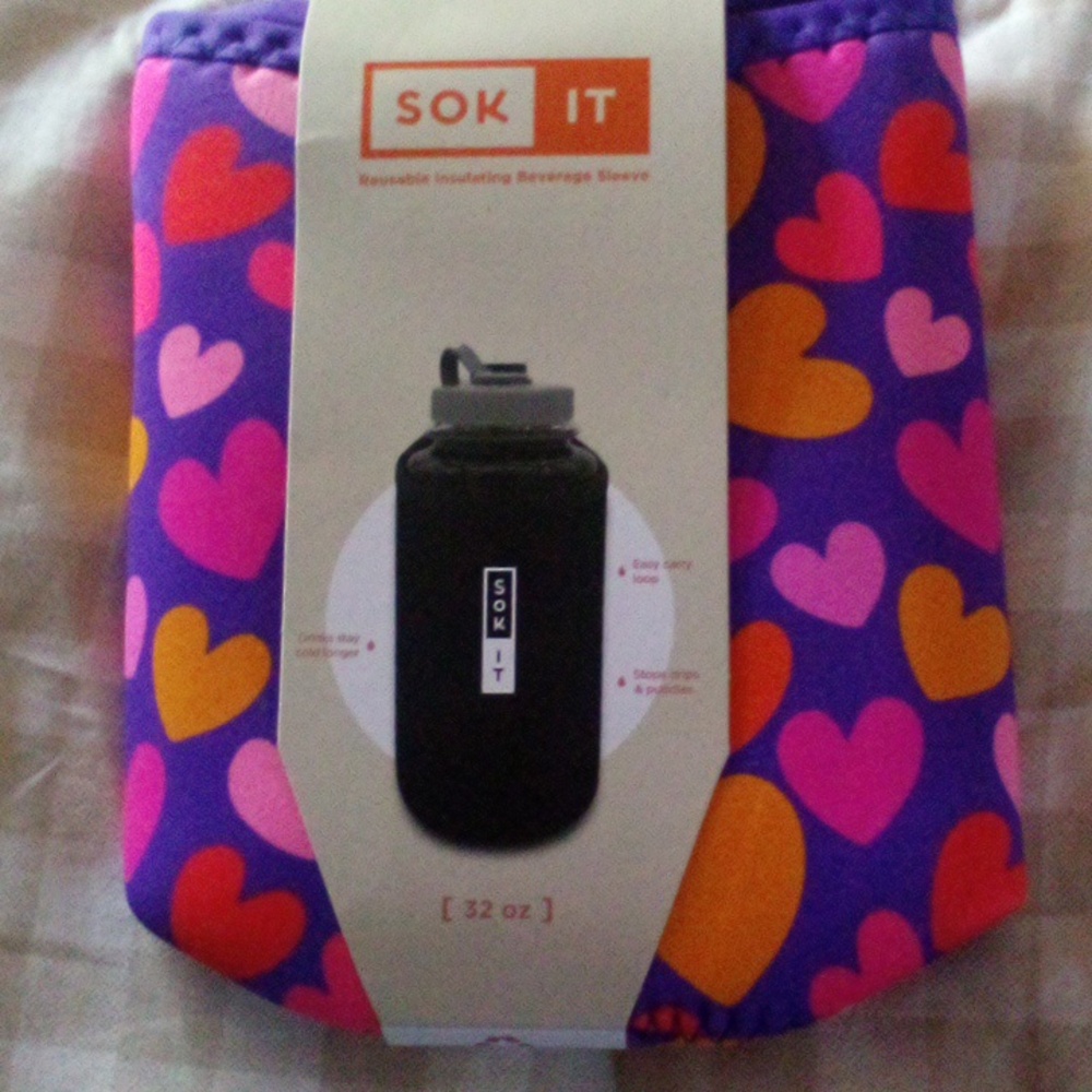 NWT! Sok-It Heart Water Bottle Sleeve